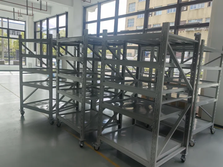 轻型货架让制药设备仓库空间利用率翻倍