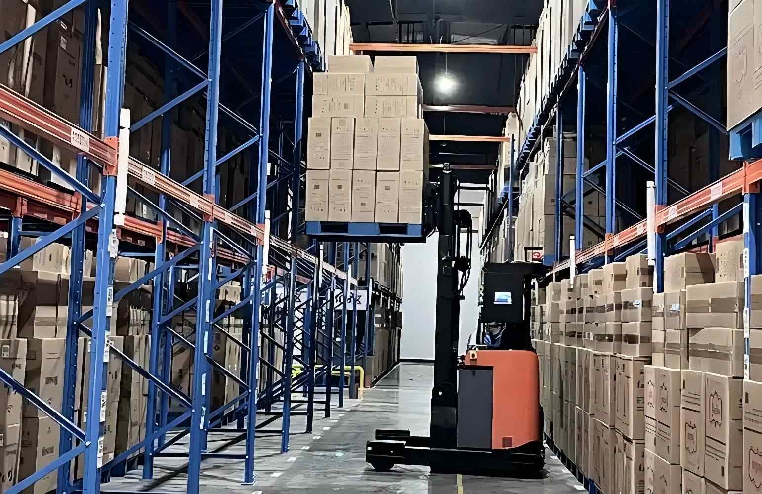 无人叉车货架结构、AGV 货架立柱、托盘货架货位定位、仓储货架厂家